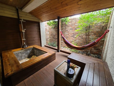 Ocean  | Bathroom | Shower, free toiletries, hair dryer, heated floors