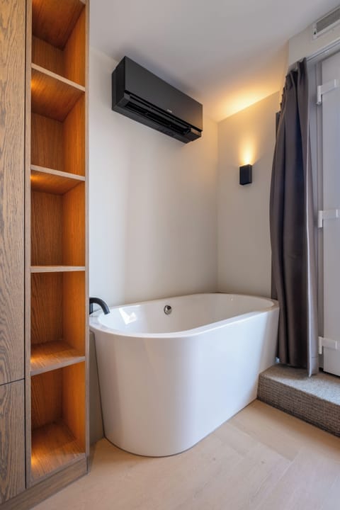 Luxury Apartment with Balcony and Sauna | Premium bedding, in-room safe, blackout drapes, free WiFi