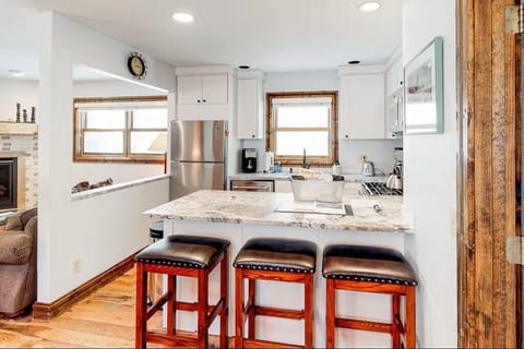 Kitchen - Bar seating for 3