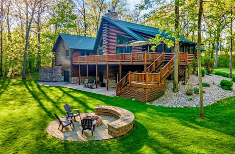 5 Full Acres of Private Forest with a fire pit, hot tub, trails and activities!