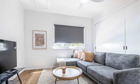 Tamworth Loft | Cosy & Convenient, Ideal for Work