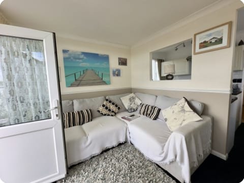 Chalet, 1 Bedroom, Smoking, Patio | Living room