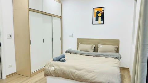 Desk, soundproofing, WiFi (free)