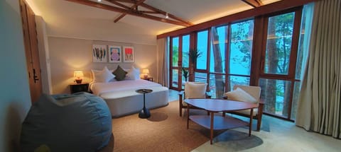 Superior Double Room, Balcony, Sea View | In-room safe, desk, iron/ironing board, free WiFi