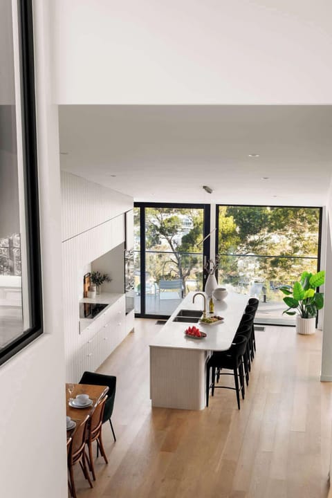 House | 5 bedrooms, high-speed internet