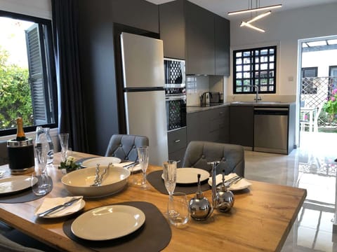Open plan kitchen and dining room