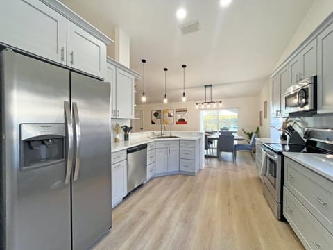House, 5 Bedrooms | Private kitchen