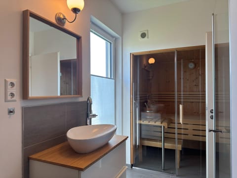 Apartment | Bathroom