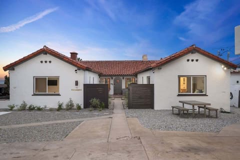 A view of Rosamar: Isla Studio entrance is through the gate to the LEFT! 
Straight ahead is the beach! 
The Rosamar is a large Casita style housing, with a shared courtyard 