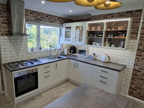 Dishwasher, cookware/dishes/utensils