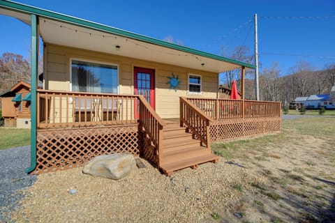 Damascus Vacation Rental | 2BR | 1BA | 900 Sq Ft | 7 Steps to Access