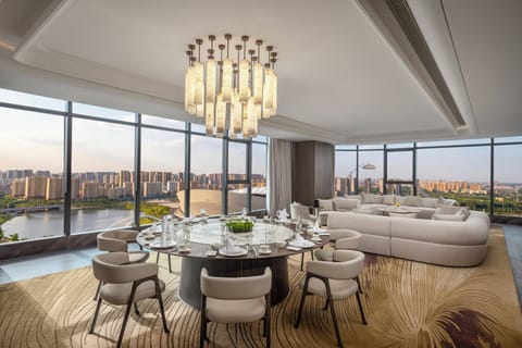 Royal Suite, 1 King Bed, Club Lounge Access (Dining Area) | Soundproofing, bed sheets