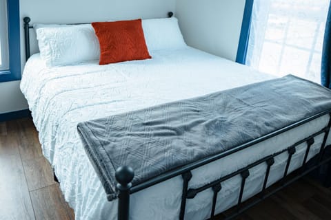 Queen size bed
