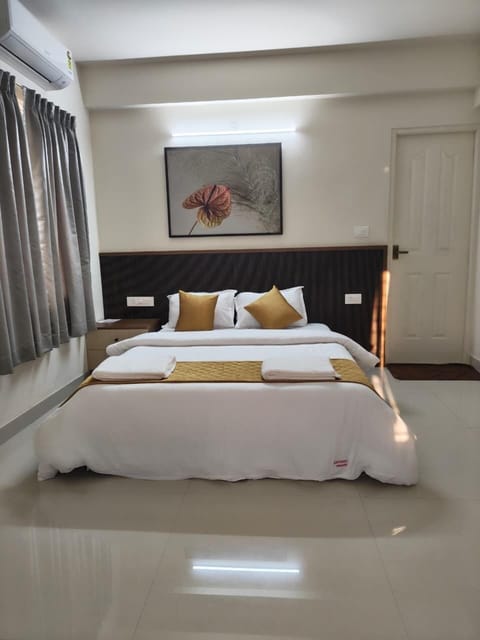 2 BHK Deluxe Suite Luxury | Premium bedding, down comforters, memory foam beds