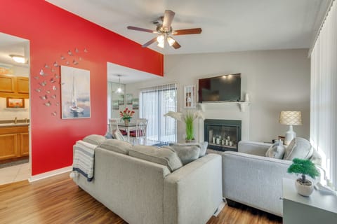 Pensacola Vacation Rental | 2BR | 1.5BA | 1,000 Sq Ft | 1 Step to Access