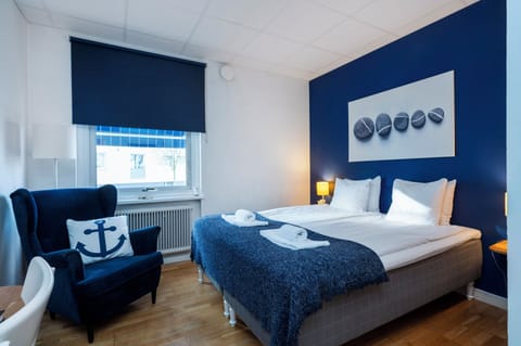 Double Room, 1 Queen Bed | Desk, laptop workspace, blackout drapes, iron/ironing board (on request)