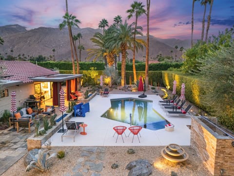 Welcome to Calle Papagayo, a design-forward Palm Springs retreat!
