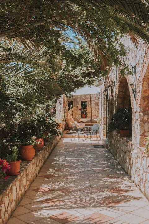 Pillowtop beds, desk, iron/ironing board, free WiFi