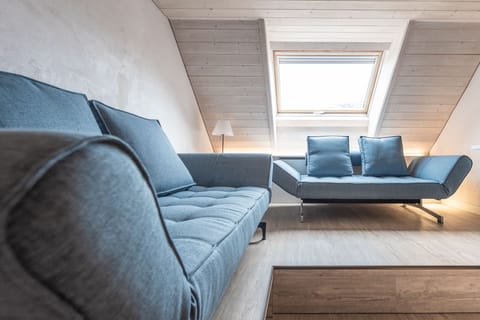 Gallery Quadruple Room, Mountain View | Hypo-allergenic bedding, desk, laptop workspace, blackout drapes