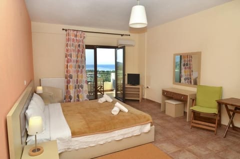 Suite, Sea View | Desk, soundproofing, free WiFi