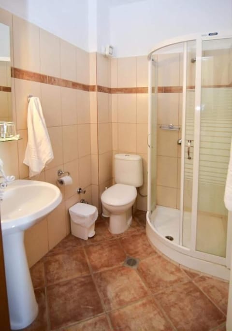 Suite, Sea View | Bathroom | Hair dryer, towels, soap, shampoo