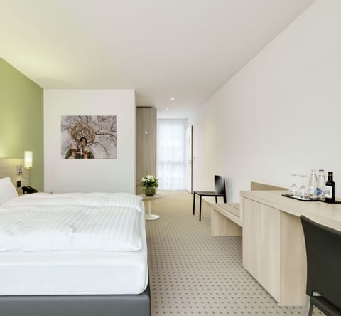 Standard Double or Twin Room | In-room safe, desk, laptop workspace, soundproofing