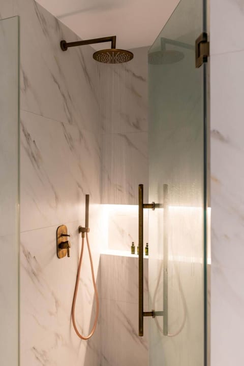 Bathroom | Free toiletries, hair dryer, bathrobes, slippers