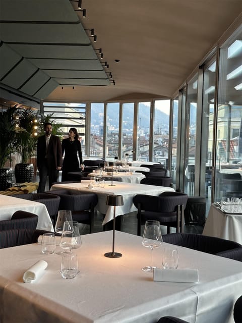 2 restaurants, breakfast served