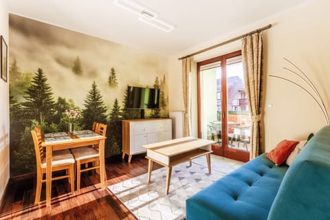 Apartment (16) | Living area | Flat-screen TV