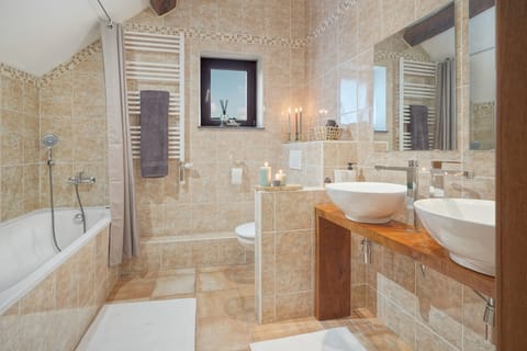 Double Room, Pets Not Allowed, Courtyard View | Bathroom | Hair dryer, towels