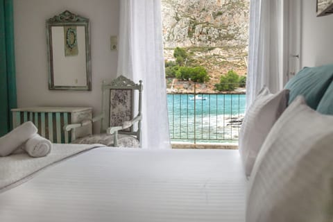 Apartment, 3 Bedrooms, Terrace, Sea View | 3 bedrooms, free cribs/infant beds, bed sheets