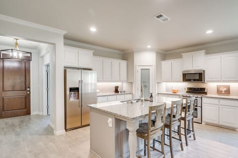 House (6 Bedrooms) | Interior