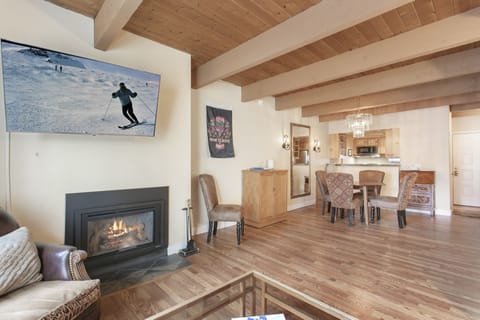 Condo, 2 Bedrooms | Living area