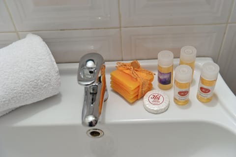 Twin Room | Room amenity