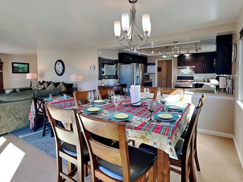 Dining - Seating For 8 - Third Floor