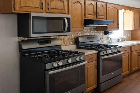 Cook, gather, and create meals with ease in a kitchen designed for real life. With ample cooking space and everything you need close at hand, it is perfect for feeding family and friends.
