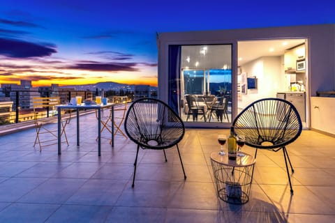 Apartment, 1 Bedroom, Balcony, City View | Living room