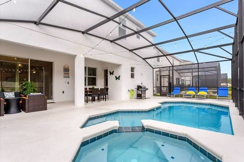 Hot Tub Jacuzzi and Private Swimming Pool