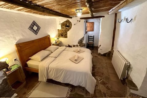 Double Room, Private Bathroom | Blackout drapes, WiFi (free)