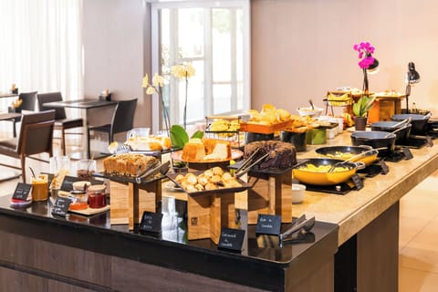 Free daily buffet breakfast