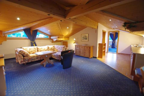 Apartment (75 m2) | Living room | Flat-screen TV