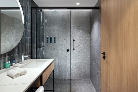 Shower, free toiletries, towels