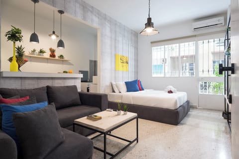 Studio, 1 Double Bed, Kitchen | Living area | 38-inch Smart TV with cable channels, streaming services