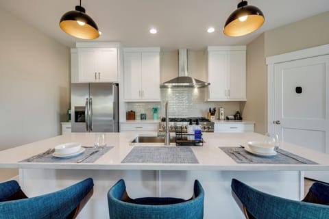 Kitchen | Trash Bags/Paper Towels | 1st Floor