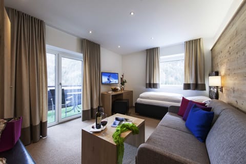 Premium bedding, in-room safe, desk, soundproofing