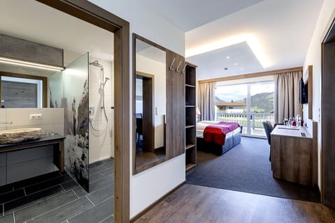 Panoramic Studio Suite | Minibar, in-room safe, desk, free WiFi