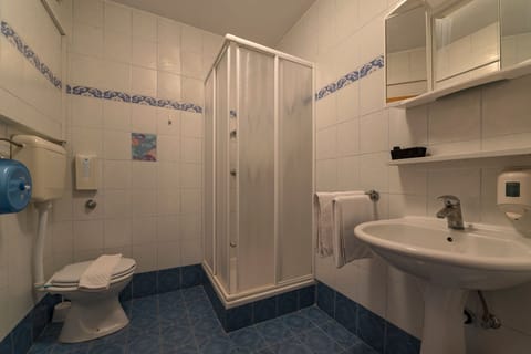 Double or Twin Room, Balcony | Bathroom | Shower, free toiletries, hair dryer