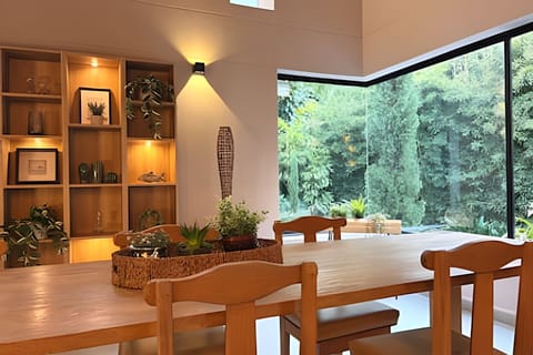 Basic Villa | Dining