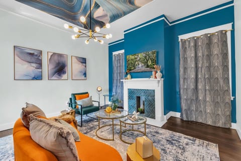 Unforgettable family memories start here! ✨ Relax in our vibrant Savannah retreat, where design meets comfort. Our quiet neighborhood is perfect for all ages to enjoy. 🏠🍑 #FamilyFun #SavannahGA #TravelWithKids #InteriorDesign #FamilyGetaway