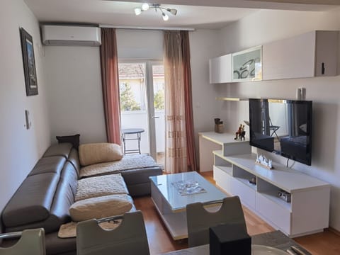 Comfort Apartment, Courtyard View | Living area